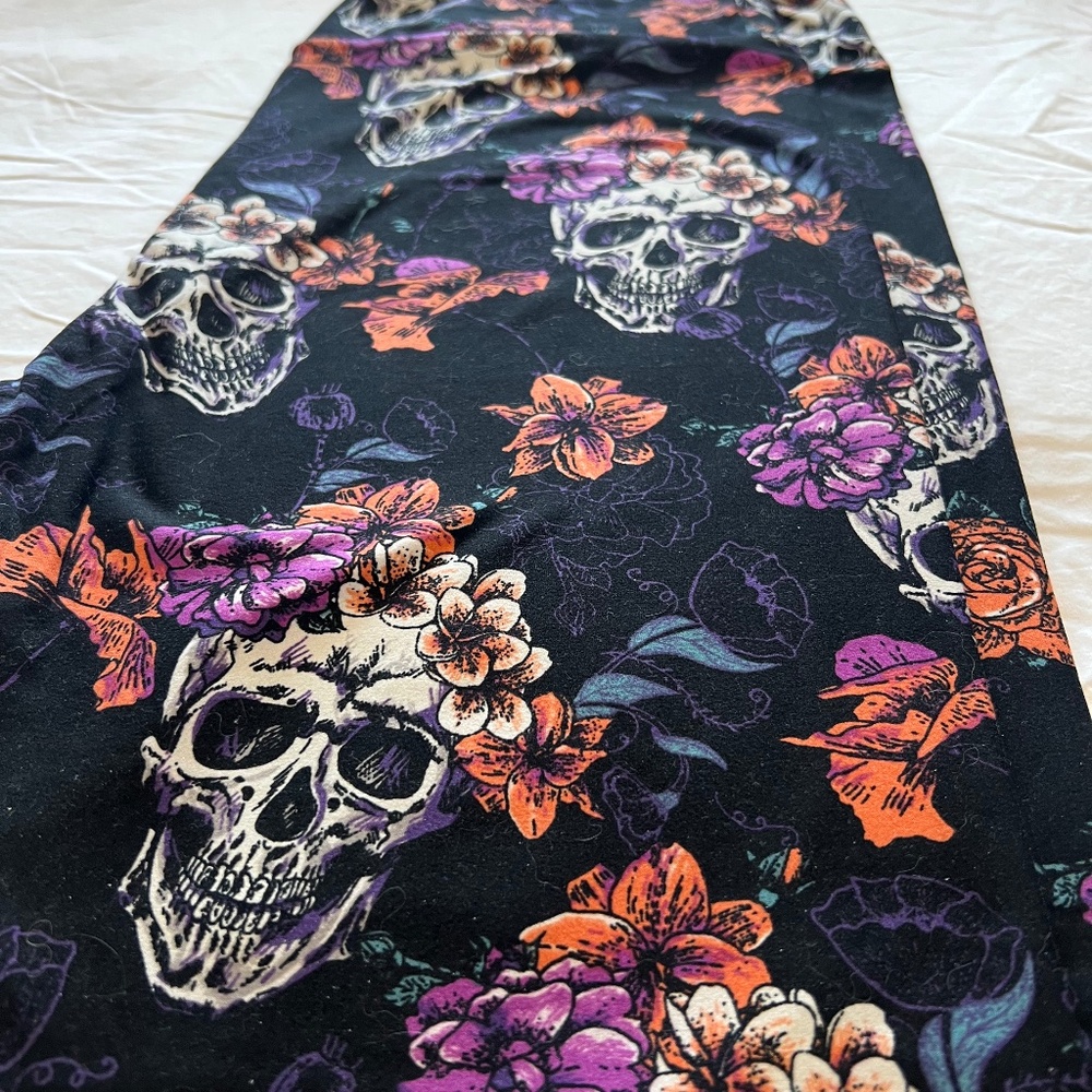 Lularoe TC skull leggings
